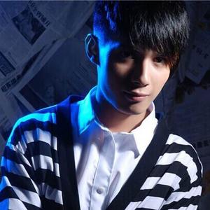 【病床上停止的呼吸歌词】_卢烁鑫病床上停止