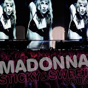 Madonna《Give It 2 Me(Live|Explicit)》[MP3_LRC]