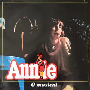 Annie《Não Serás Orfã Por Muito Tempo》[MP3_LRC]