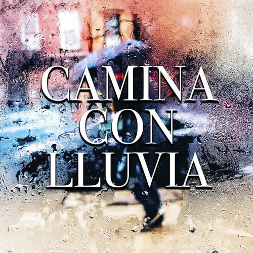 Camina con lluvia