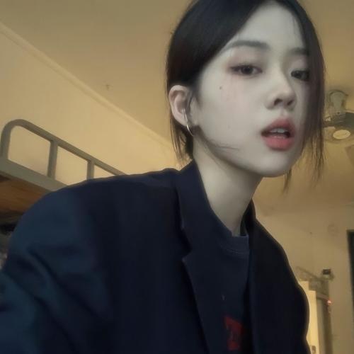 不想翻越万重山 只想留在你身边