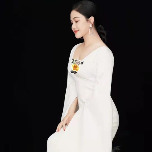 月亮花儿开玉人香