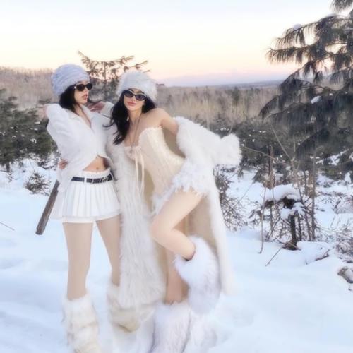 Snow Bunnies (Explicit)