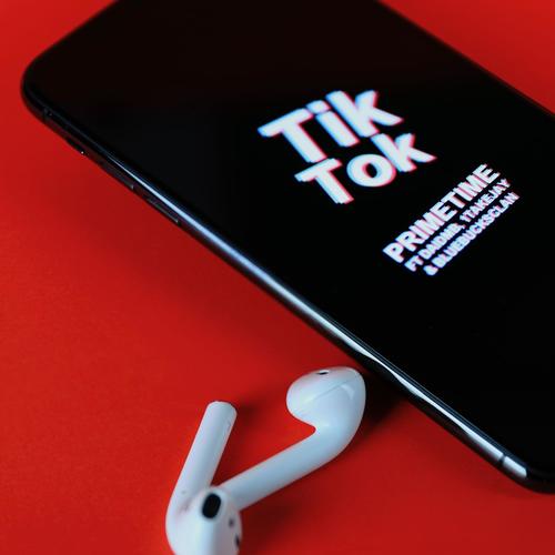 Tik Tok (feat. DMB DAI, 1TakeJay & BlueBucksClan) [Explicit]