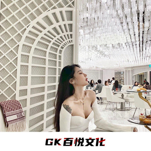 打 情 骂俏