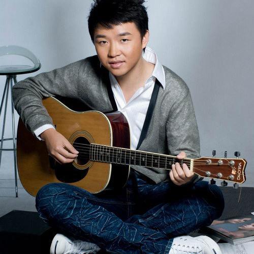 东北年轻男歌手图片