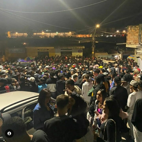 OBSERVANDO A LUZ DA LUA, AS PIRANHINHA DO PRIMEIRO (Explicit)