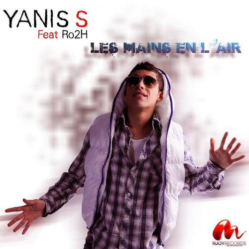 LES MAINS EN L’AIR