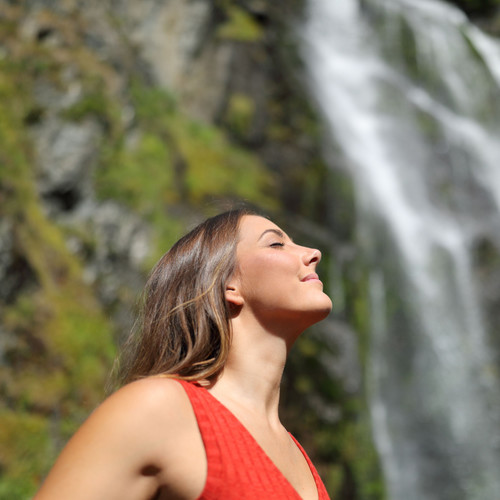 Waterfall Serenity: Chill Sound Echoes for Deep Relaxation