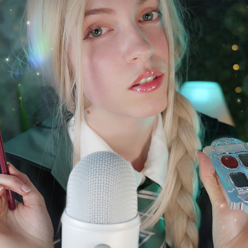 ASMR tu Amiga de Slytherin te Maquilla