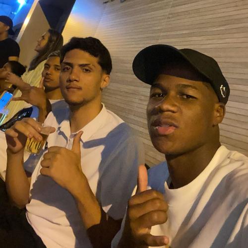 Surra de Pau na Piranha x Já te falei novinho