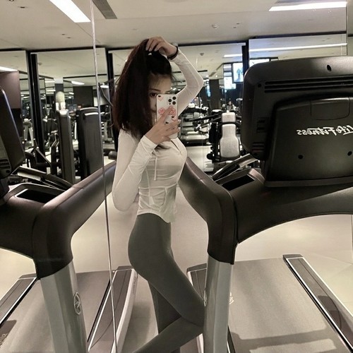 我饮烈酒点孤灯