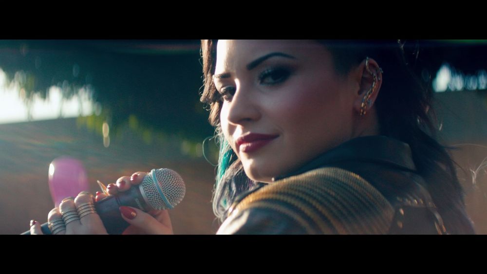Demi Lovato&Cher Lloyd《Really Don't Care》